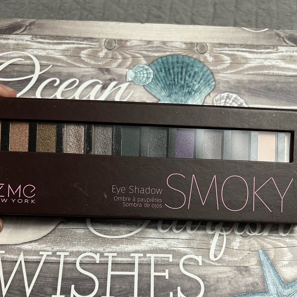 Eyeshadow palette